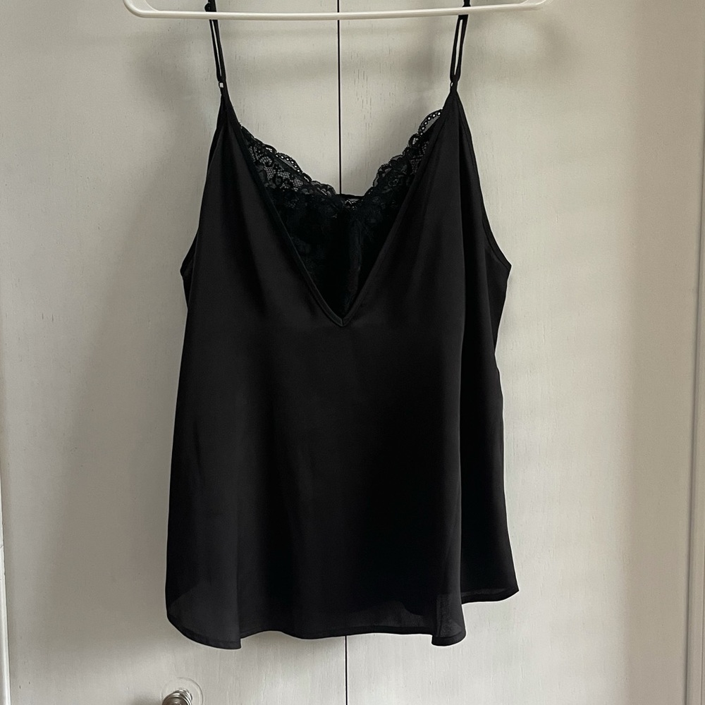 EXPRESS \\ built in bralette flowy tank
